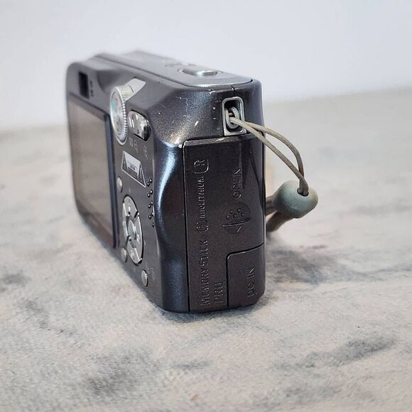 Sony Cyber-shot DSC-P200 7.2MP Digital Camera UNTESTED - FOR PARTS - Picture 4 of 6